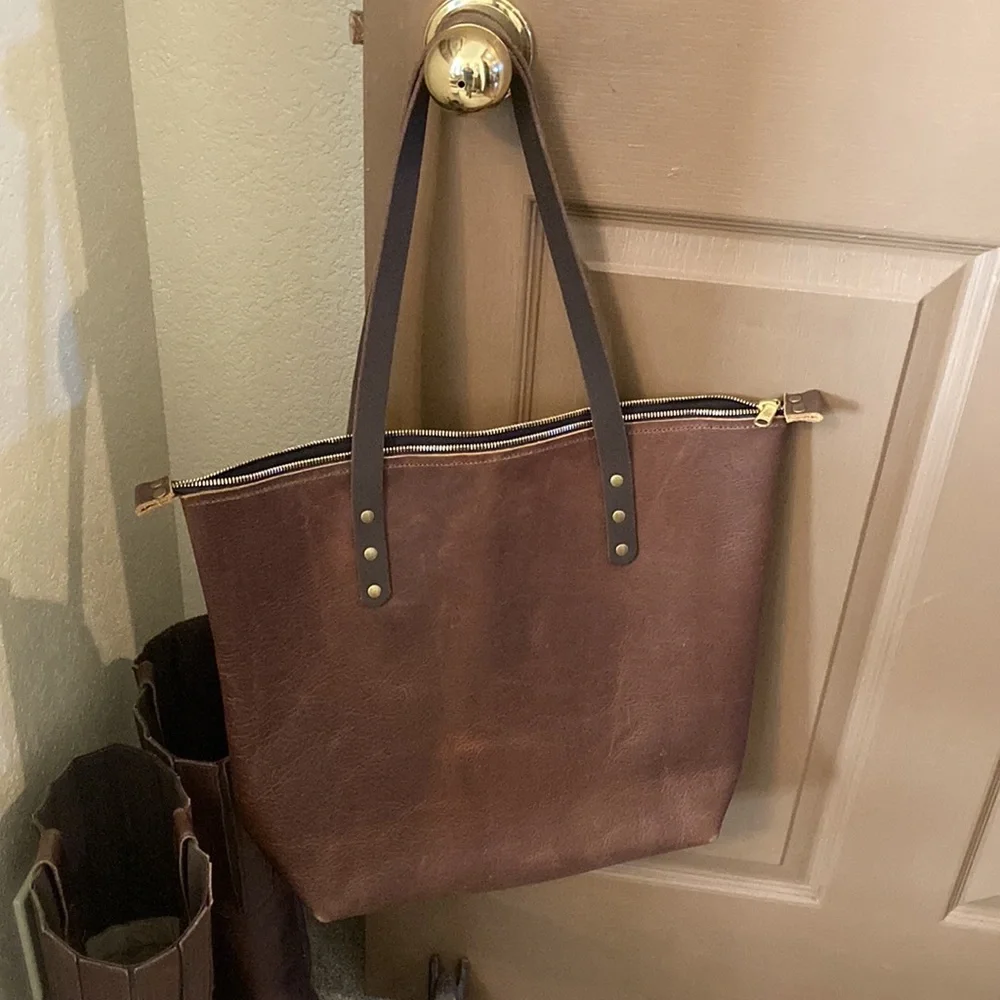 Button Rock Zip Leather Tote EUC